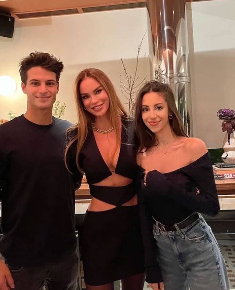 Müstakbel gelini ile yılbaşı partisinde