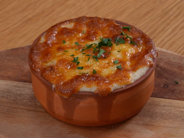 Enfes lezzet: Beşamel soslu tavuk güveç