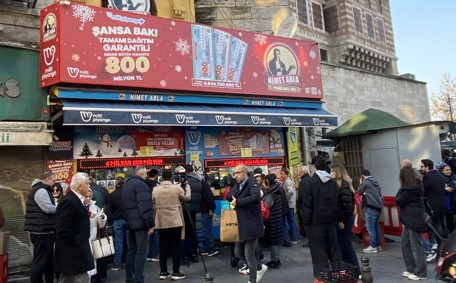 Yılbaşına sayılı günler kaldı; Nimet Abla gişesi önünde yoğunluk arttı