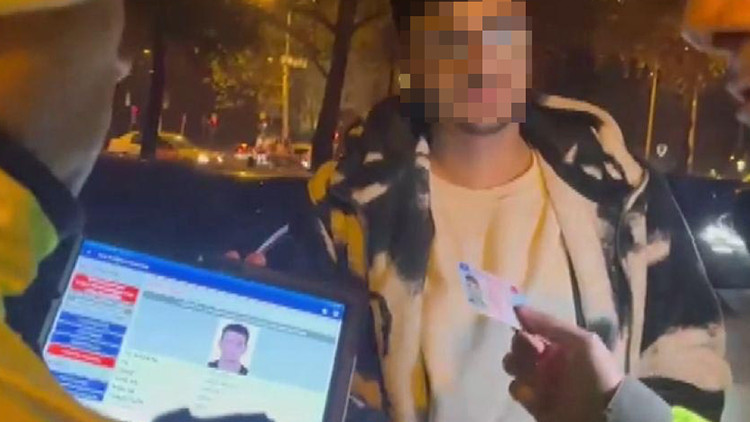 Arkadaşının ehliyetini verdi! 'Fotoğraftaki sen değilsin' diyen polise akılalmaz cevap