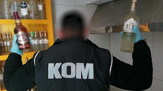 İzmir'de yılbaşı öncesi sahte ve kaçak içki operasyonu: 3 tutuklama