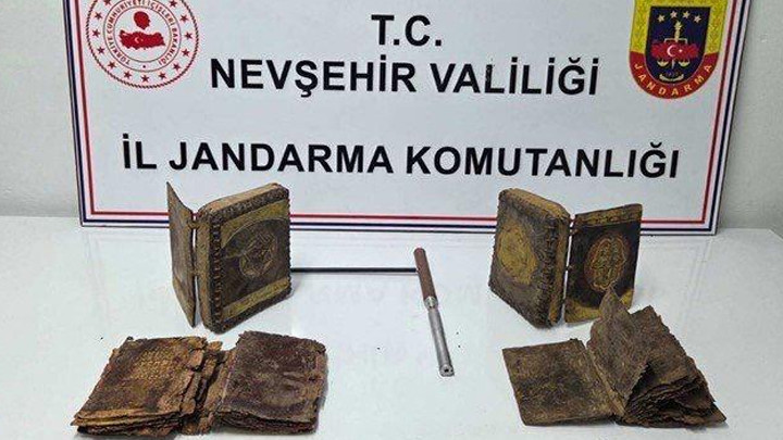 Nevşehir'de tarihi eser niteliğinde 2 Tevrat ele geçirildi! 4 kişi gözaltına alındı