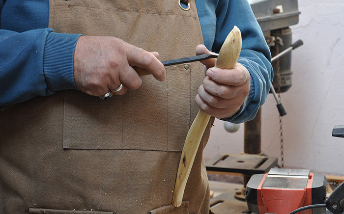 Emekli öğretmen sokak sokak gezerek topluyor Evinin bahçesinde üretiyor: Bu iş beni yeniden hayata bağladı