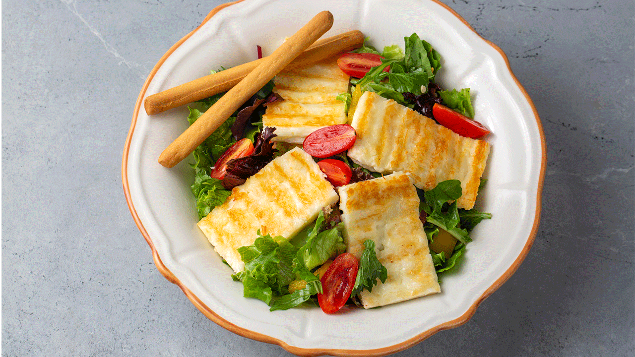 Kızarmış hellim salatası tarifi