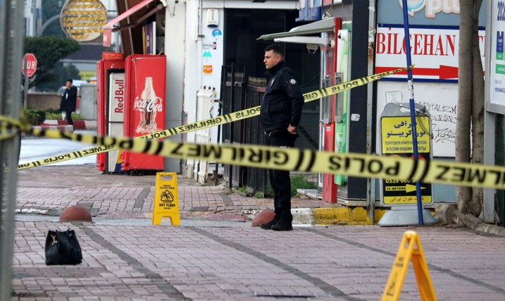 Şüpheli çantadan kişisel eşyalar çıktı