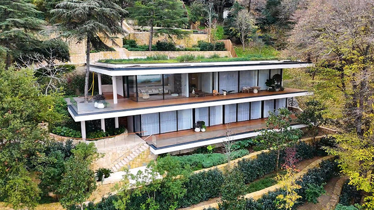 Boğaz'ın en kıymetli yerlerinden birinde yer alıyor! Adnan Oktar'ın eski villası restorasyon sonrası görüntülendi