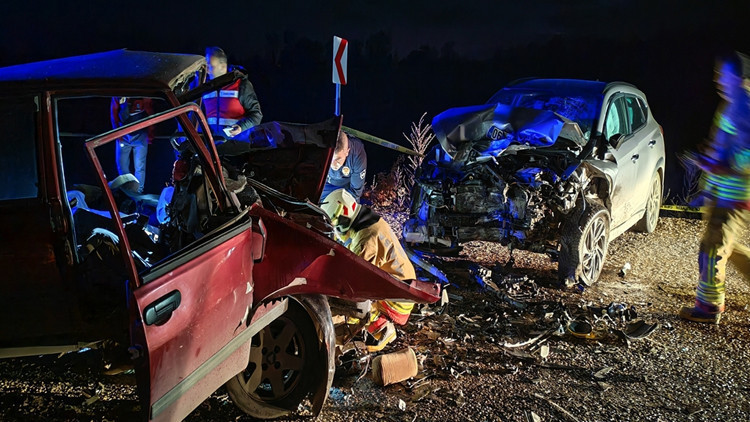 Manisa’da iki otomobil çarpıştı; 3 ölü, 1 yaralı