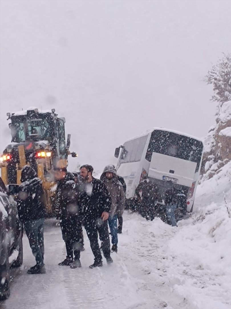 SİİRTTE 45 KÖY YOLU, KARDAN ULAŞIMA KAPANDI