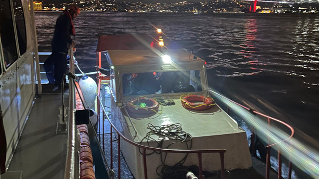 İstanbul Boğazı'nda sürüklendi! İçinde 6 kişinin bulunduğu tekne kurtarıldı