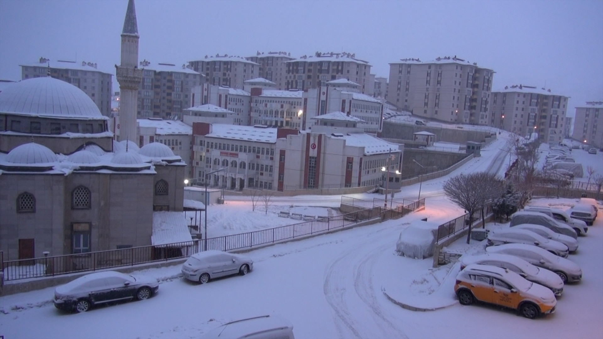 Kar yağışı başladı Çok sayıda il beyaza büründü