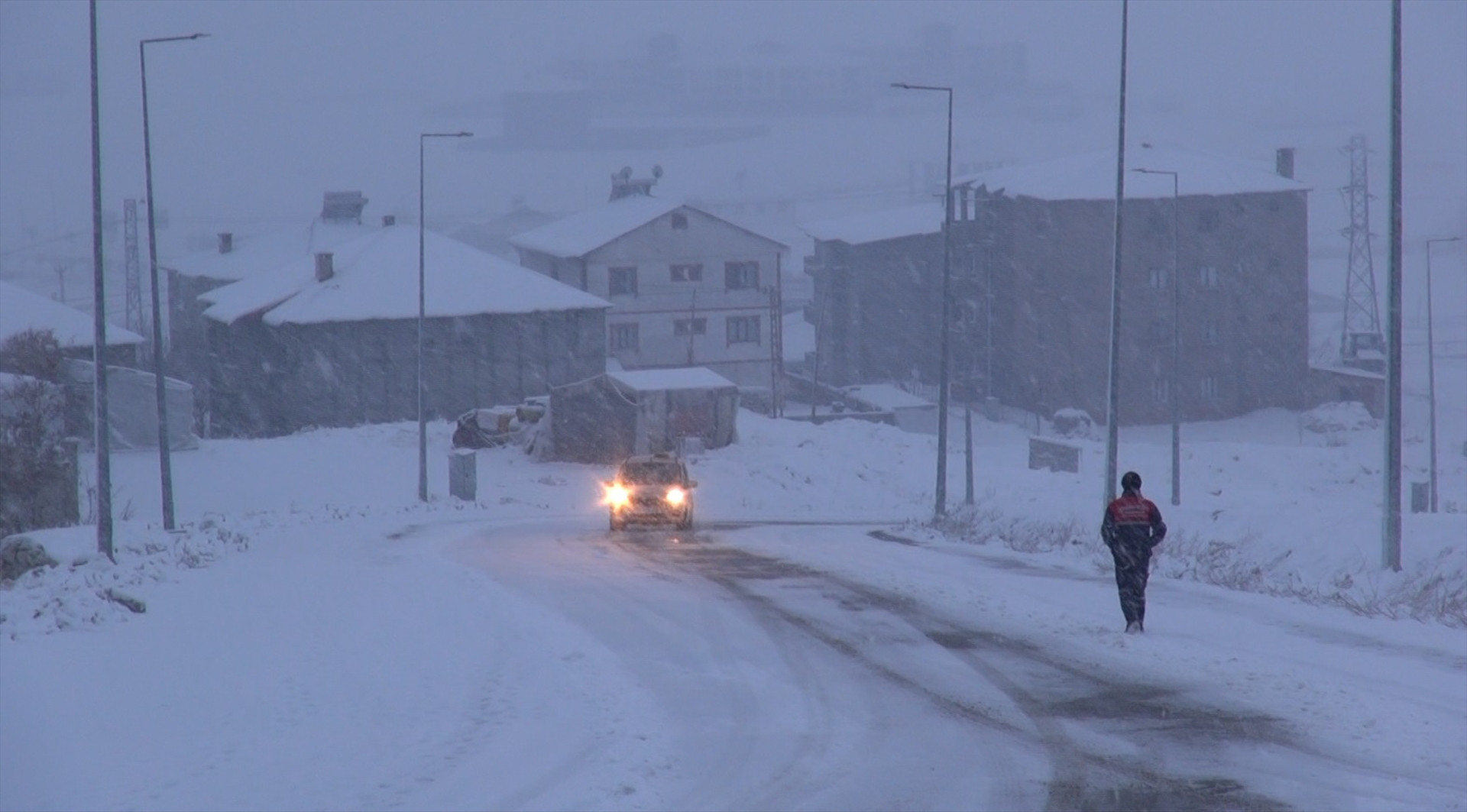 YÜKSEKOVADA KAR YAĞIŞI