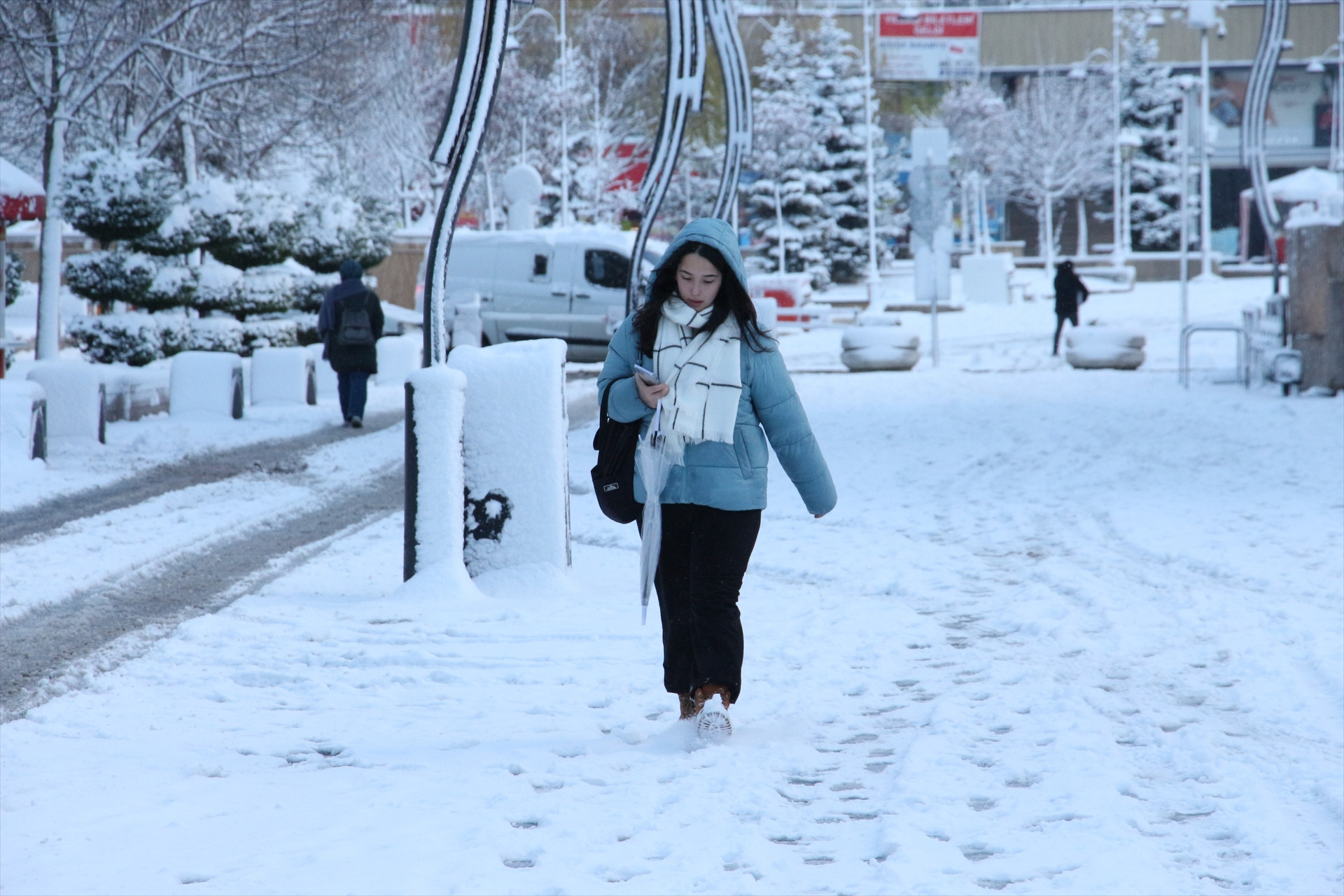Kar yağışı başladı Çok sayıda il beyaza büründü