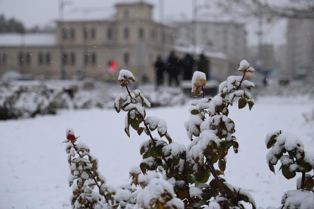 Kar yağışı başladı Çok sayıda il beyaza büründü