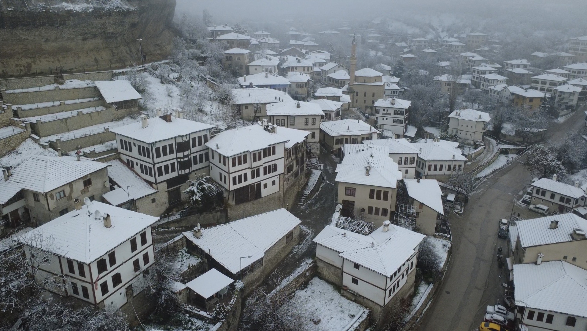 SAFRANBOLU BEYAZA BÜRÜNDÜ