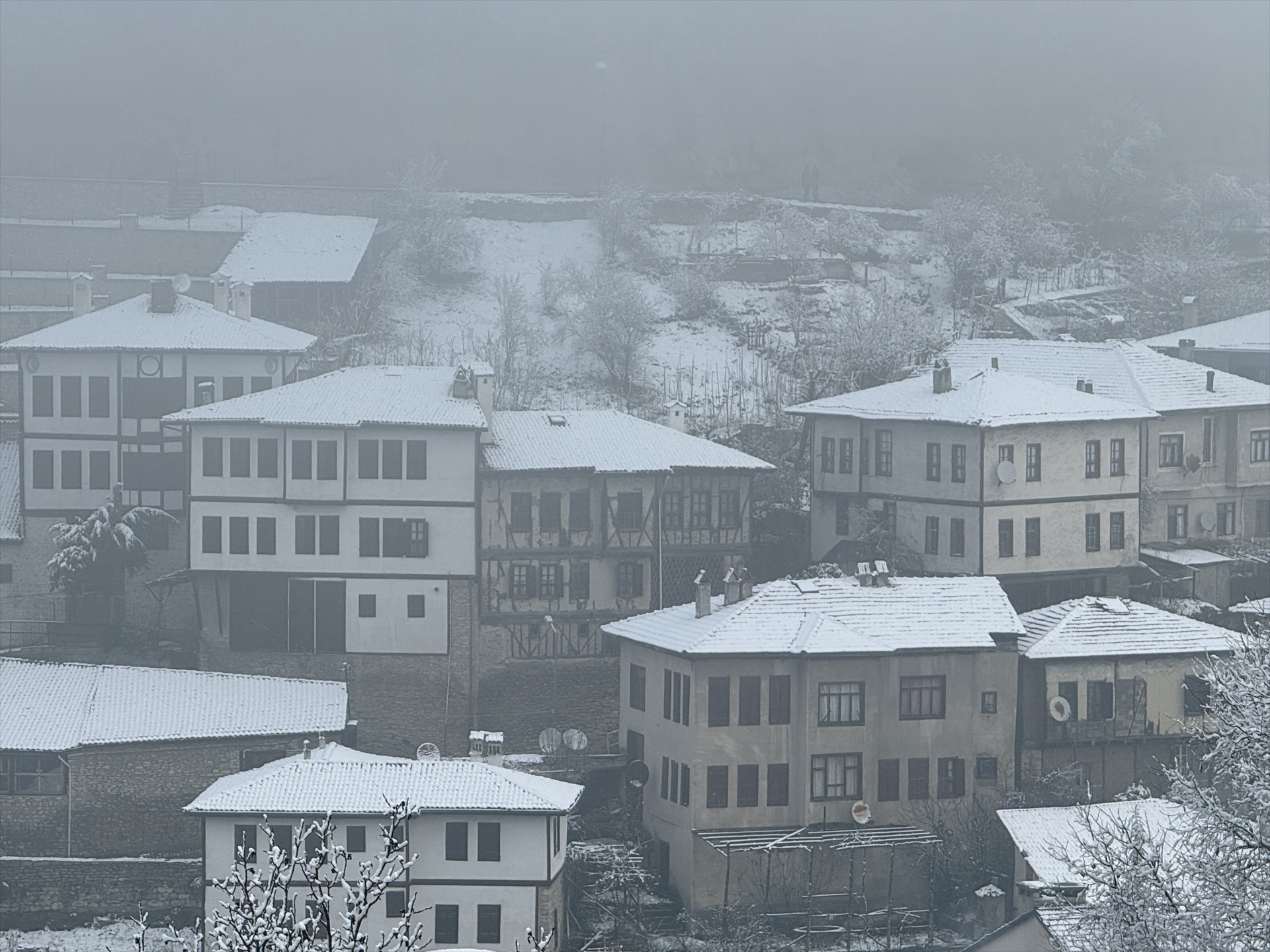 Kar yağışı başladı Çok sayıda il beyaza büründü