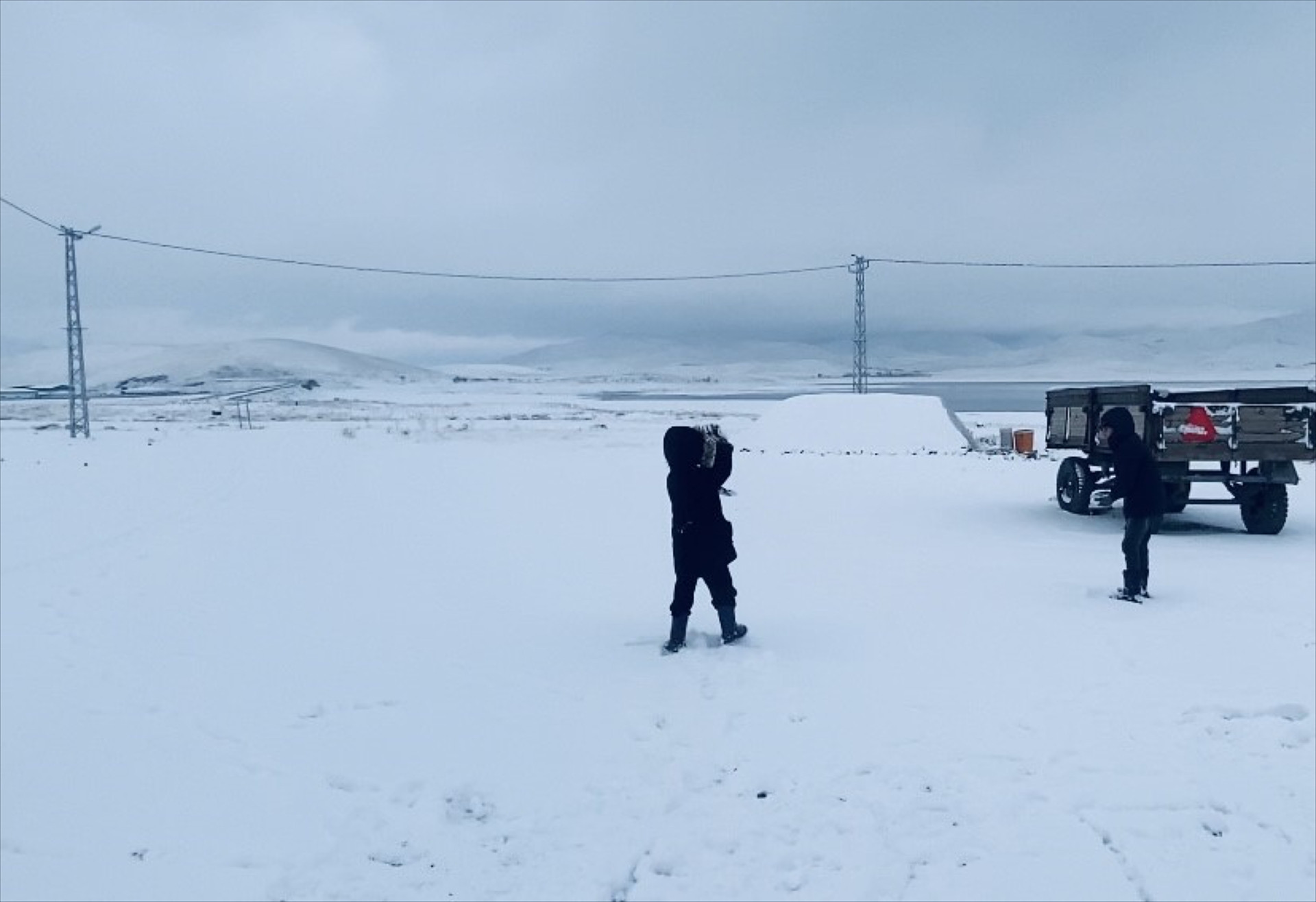 AĞRI BEYAZA BÜRÜNDÜ