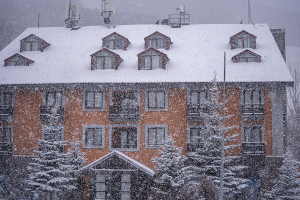Kar yağışı başladı Çok sayıda il beyaza büründü
