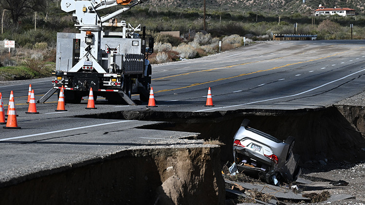 ABD'de fırtınalar etkili oldu: 700 uçuş iptal! Kasırga uyarısı verildi