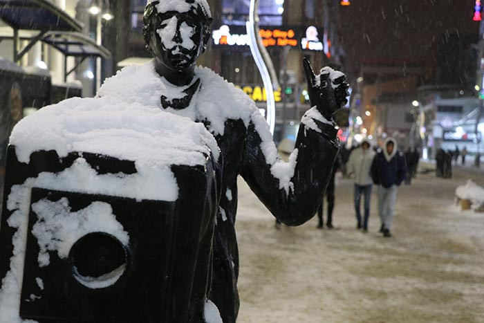 Araçlar tamamen kara gömüldü Serdiğimiz paltarlar hepsi dondu