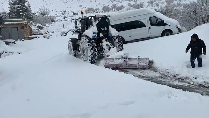  Araçlar tamamen kara gömüldü Serdiğimiz paltarlar hepsi dondu