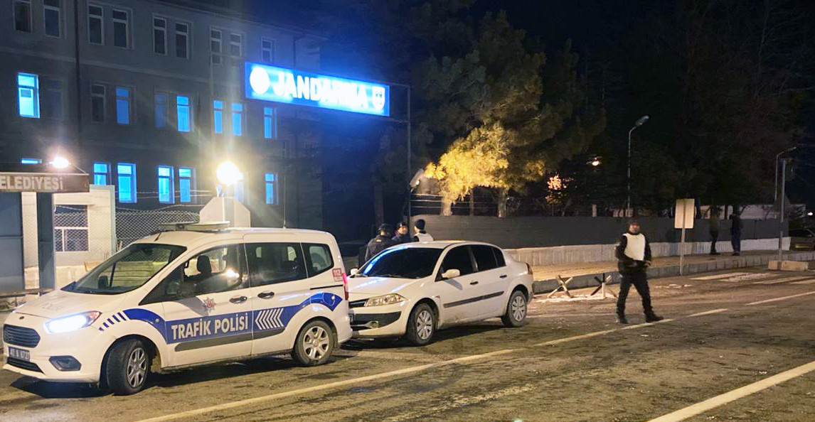 Emirgazi Haberleri - 2 husumetlisini tabancayla yaraladı, jandarmaya teslim oldu - Konya Haberleri