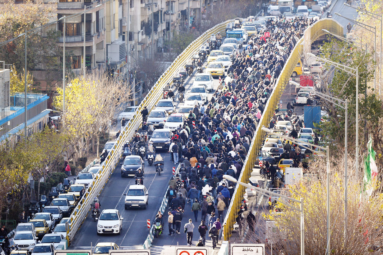 İran’da ‘riyal’ protestoları