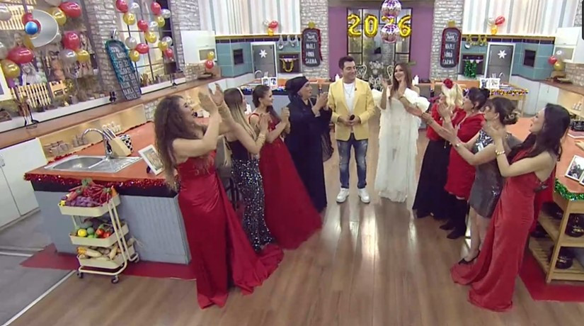 GELİNİM MUTFAKTA GÜNÜN BİRİNCİSİ