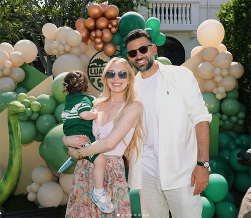  Omuzuna yaslanınca huzur buldu