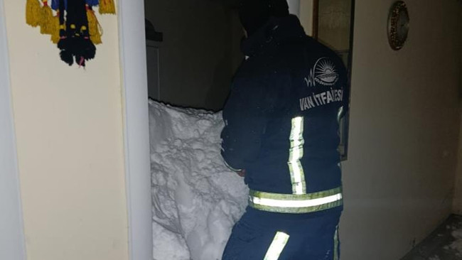 Son dakika... Van'da bir mahalleye çığ düştü: 1 kişi kayıp, 22 ev boşaltıldı