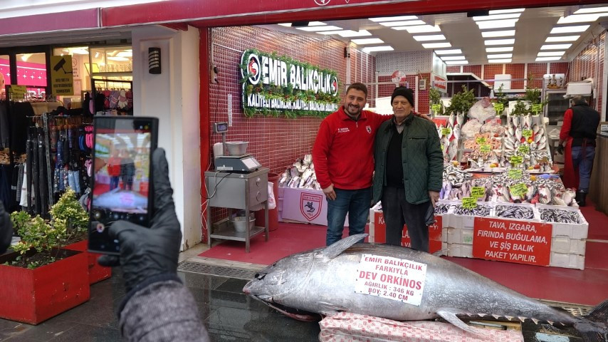 346 kilo ağırlığında ve 2 metre 40 santim boyunda