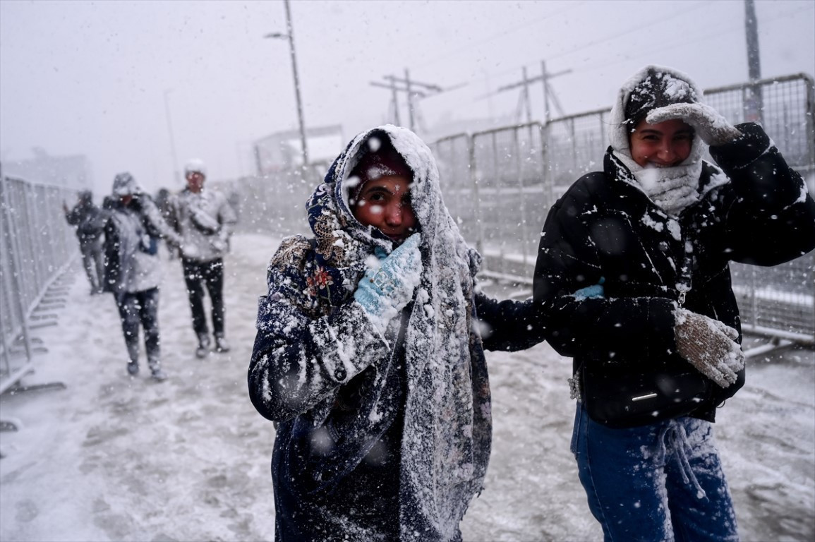  Lapa lapa yağdı, her yer beyaza büründü