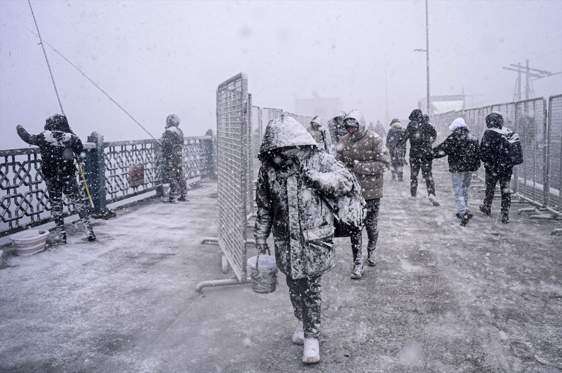  Lapa lapa yağdı, her yer beyaza büründü