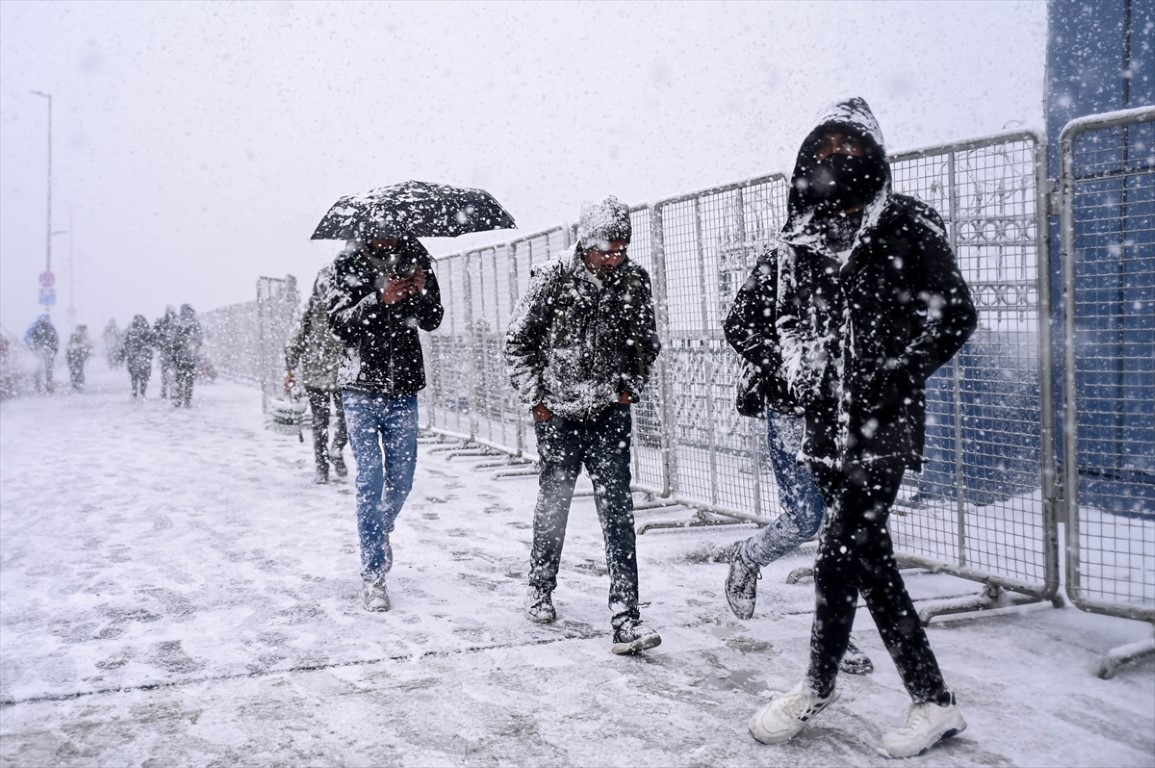  Lapa lapa yağdı, her yer beyaza büründü