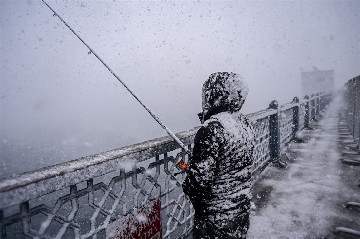  Lapa lapa yağdı, her yer beyaza büründü