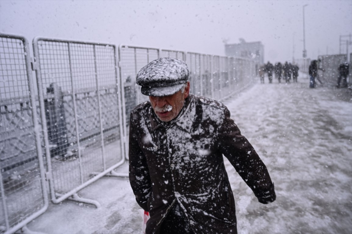  Lapa lapa yağdı, her yer beyaza büründü