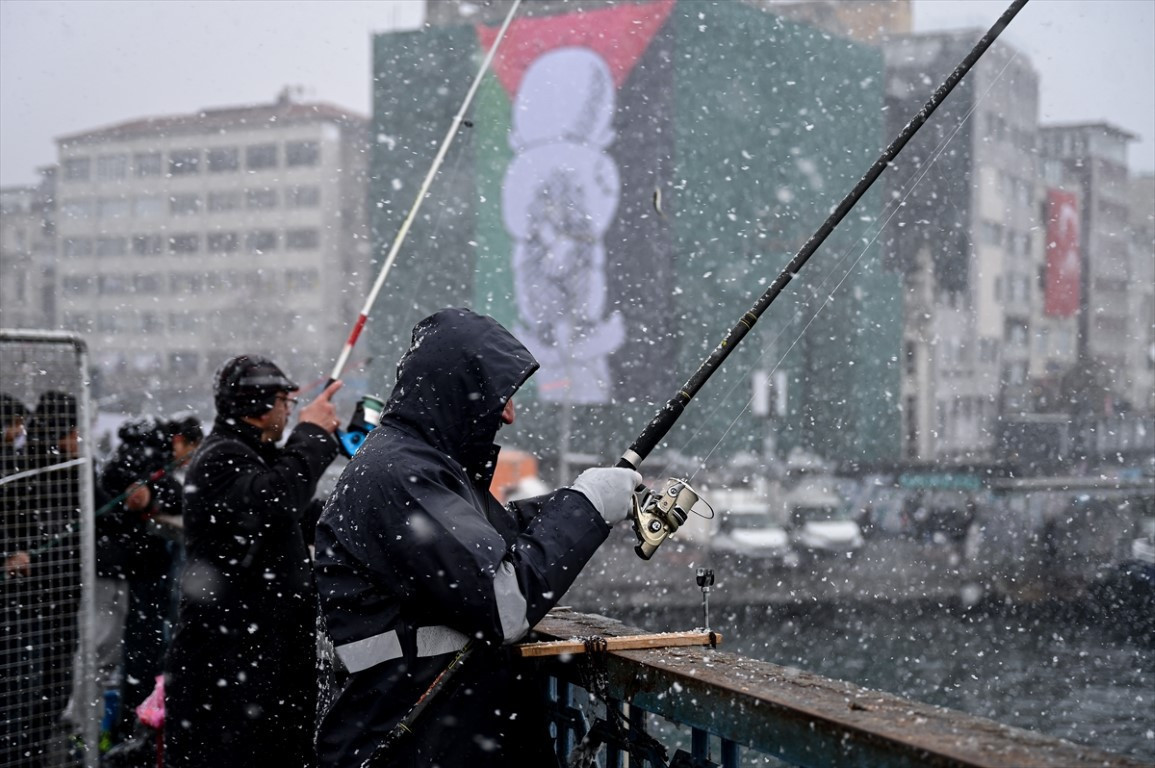  Lapa lapa yağdı, her yer beyaza büründü