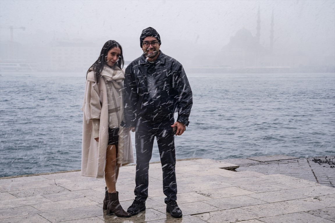  Lapa lapa yağdı, her yer beyaza büründü