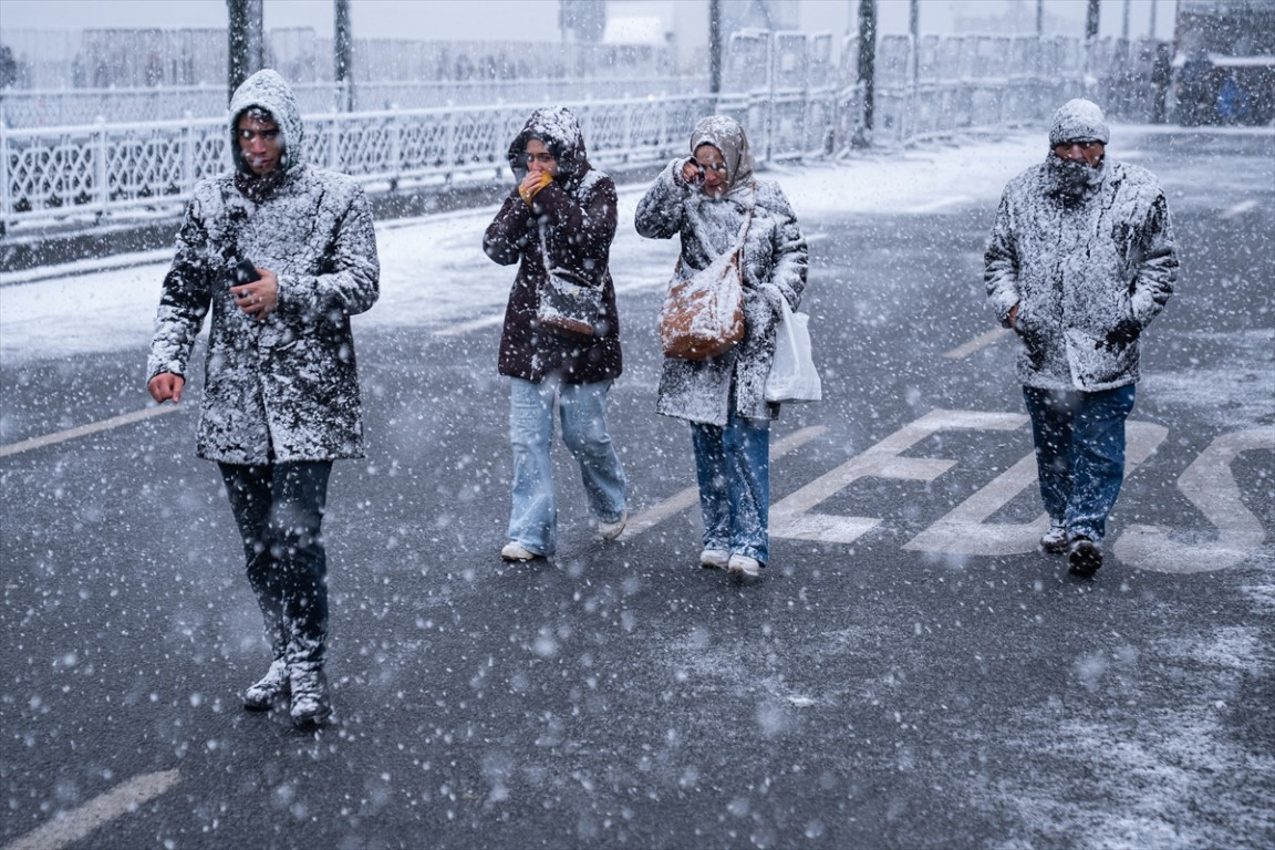  Lapa lapa yağdı, her yer beyaza büründü