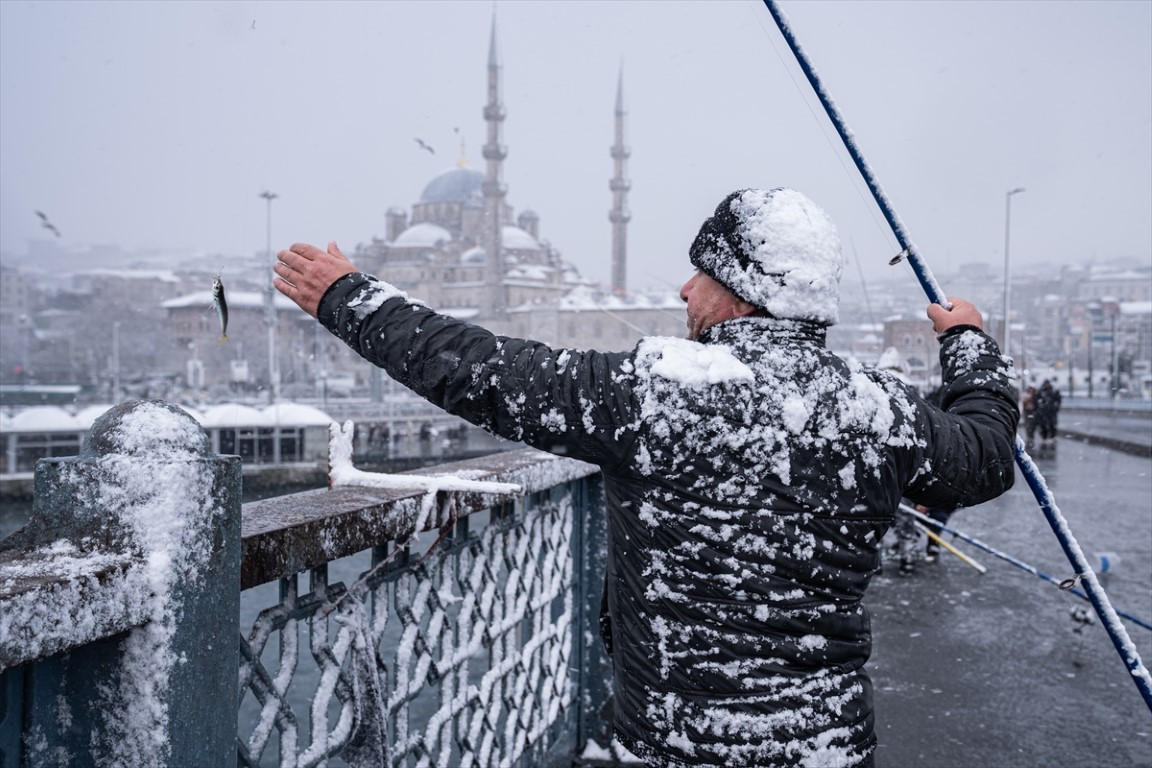  Lapa lapa yağdı, her yer beyaza büründü