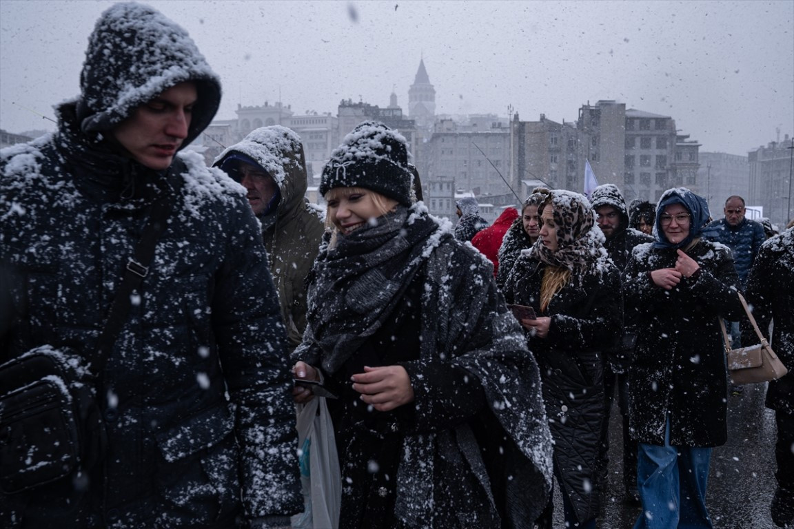  Lapa lapa yağdı, her yer beyaza büründü