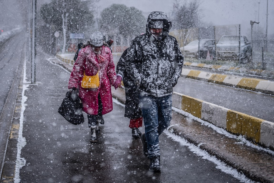  Lapa lapa yağdı, her yer beyaza büründü