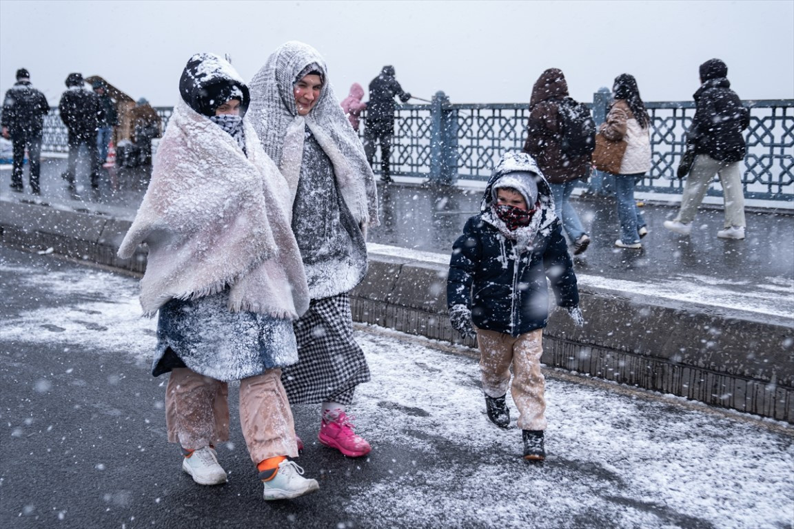  Lapa lapa yağdı, her yer beyaza büründü