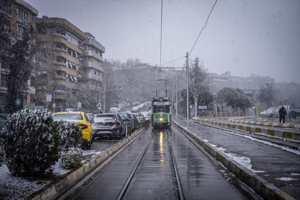  Lapa lapa yağdı, her yer beyaza büründü