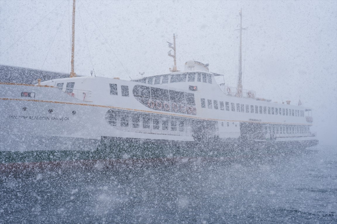  Lapa lapa yağdı, her yer beyaza büründü