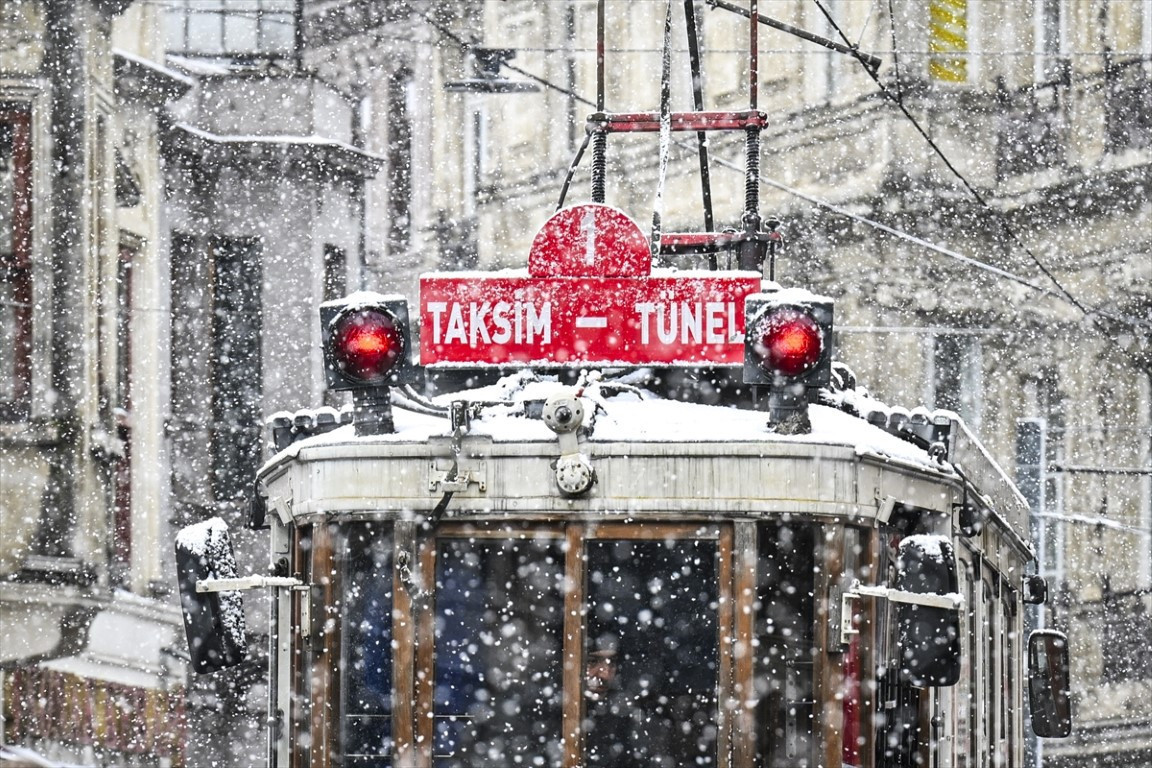  Lapa lapa yağdı, her yer beyaza büründü