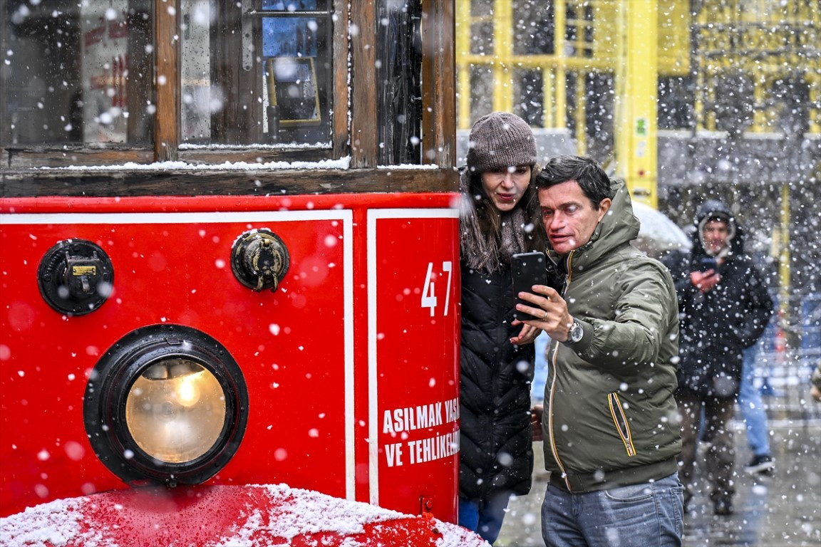  Lapa lapa yağdı, her yer beyaza büründü