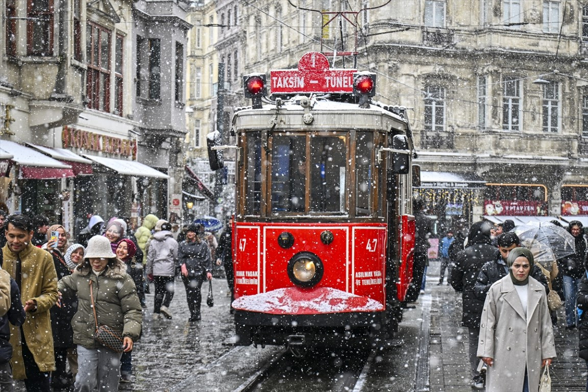  Lapa lapa yağdı, her yer beyaza büründü