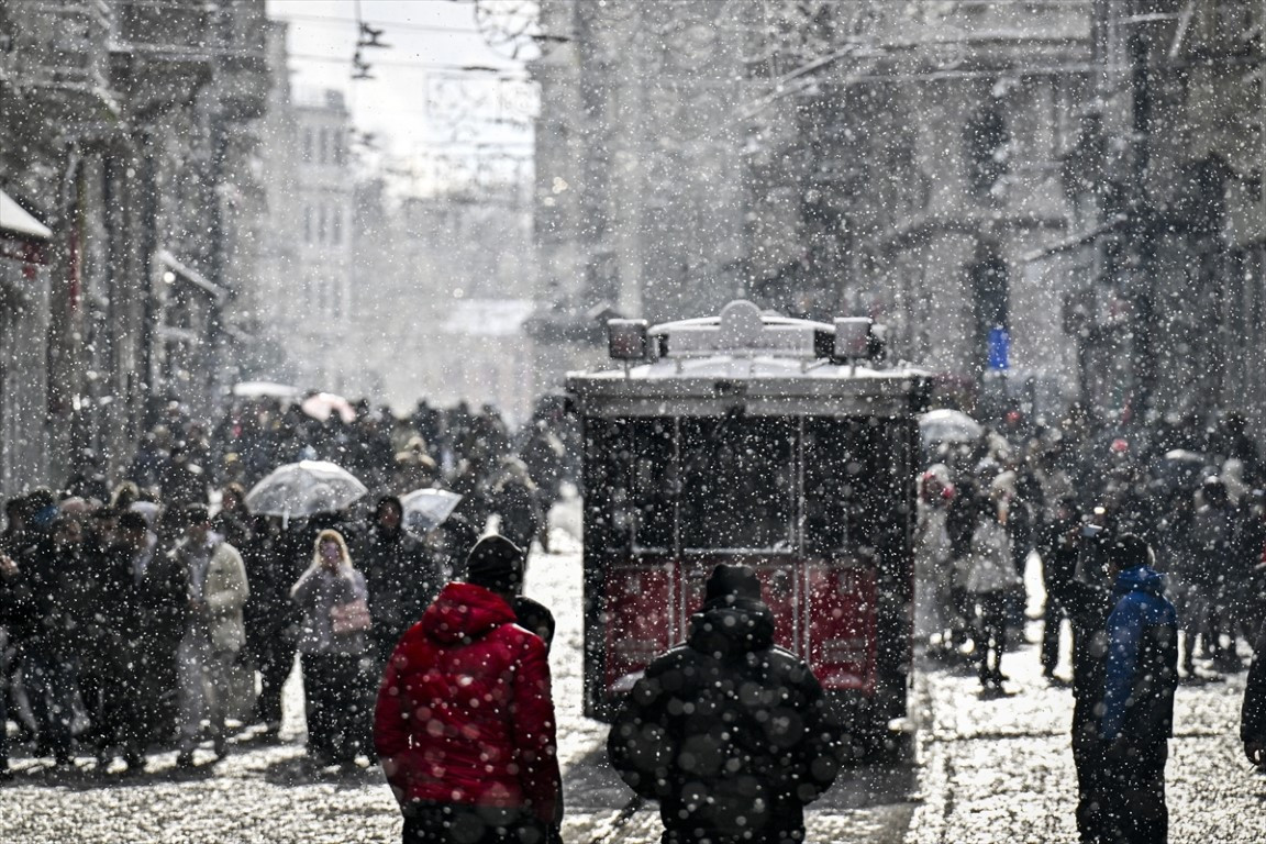  Lapa lapa yağdı, her yer beyaza büründü