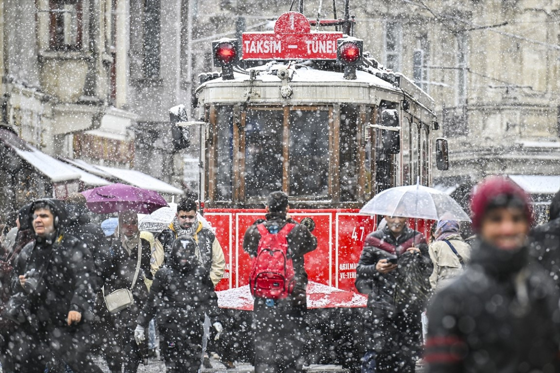  Lapa lapa yağdı, her yer beyaza büründü