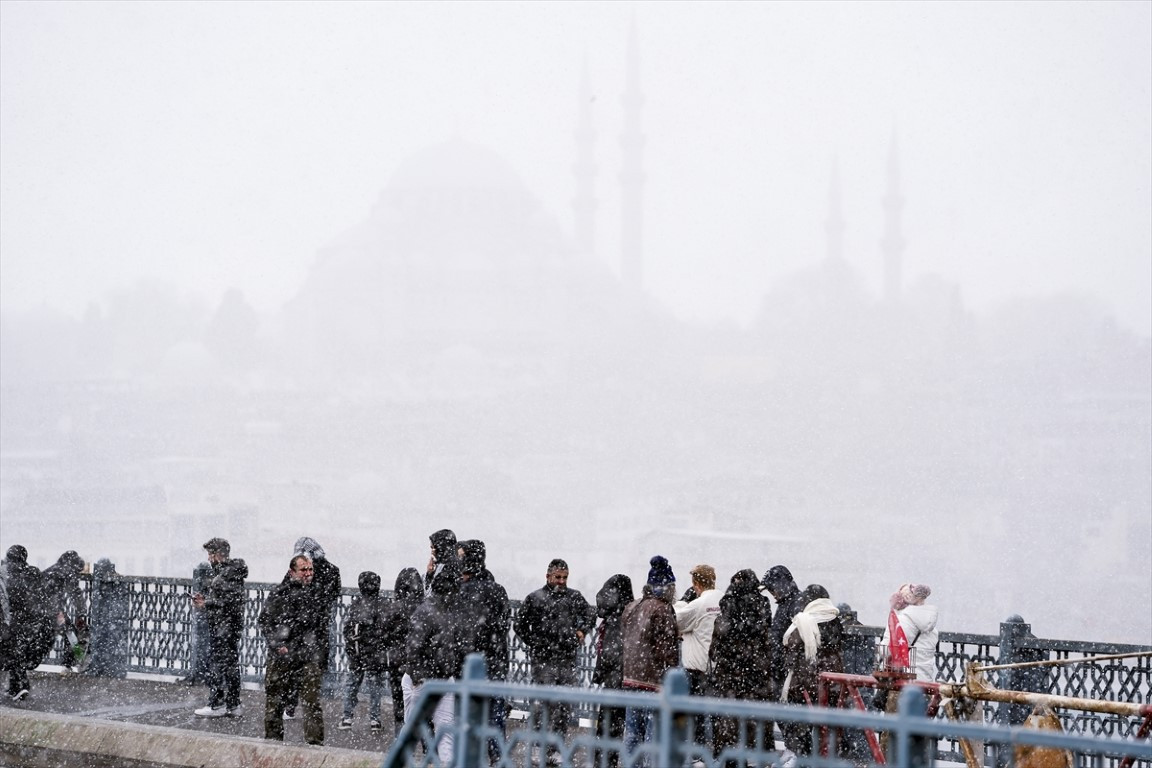  Lapa lapa yağdı, her yer beyaza büründü